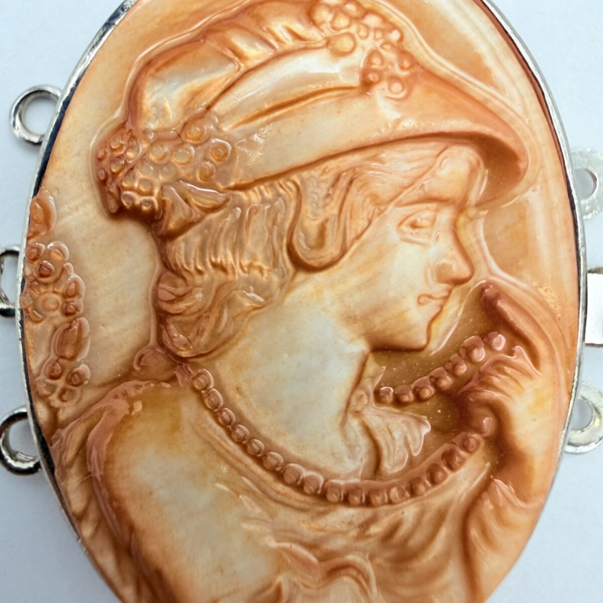 Round Brown Shell Silver 925 Flora portrait Pendant